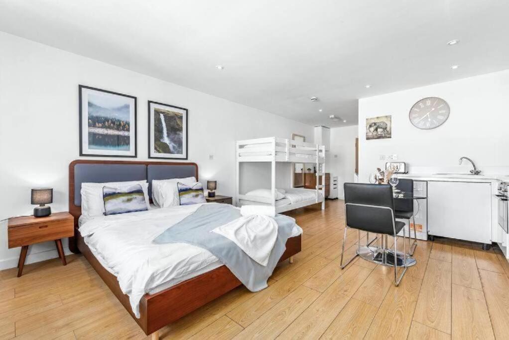 1 Bedroom Flat Piccadilly Sleep 7 In London Vr10 Екстер'єр фото