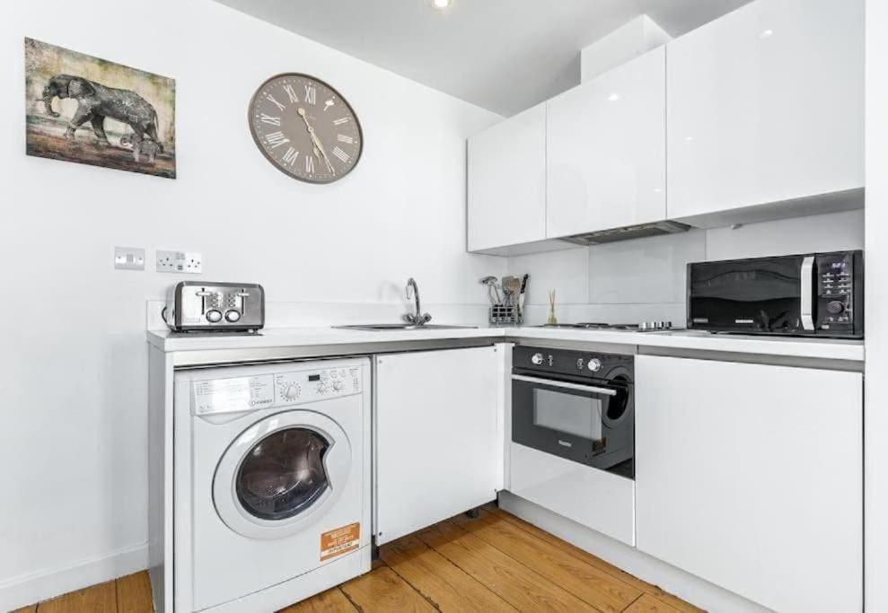 1 Bedroom Flat Piccadilly Sleep 7 In London Vr10 Екстер'єр фото