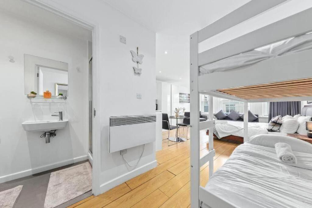 1 Bedroom Flat Piccadilly Sleep 7 In London Vr10 Екстер'єр фото