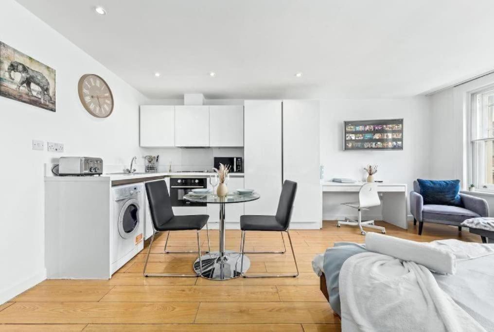 1 Bedroom Flat Piccadilly Sleep 7 In London Vr10 Екстер'єр фото